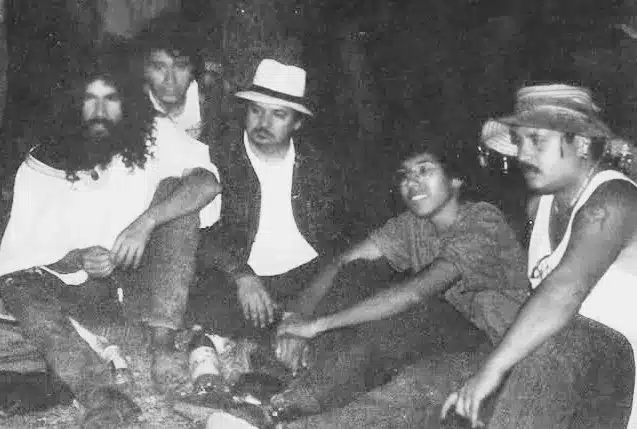 De cómo una bola de chanfaininos rocanroleros la hicieron de pedo en una ciudad moralista y bizarra como Guanatos 2 El Bush - Guanatos