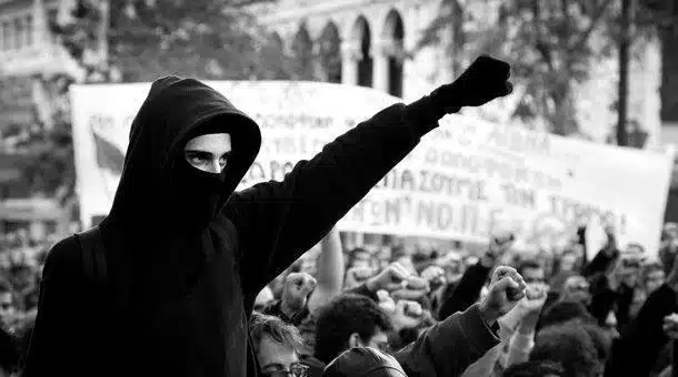 Agitar contra el mundo